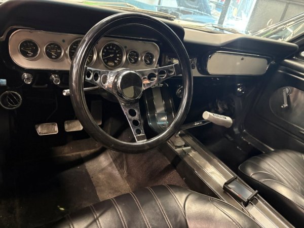 Mustang Fastback V8 408 media 17